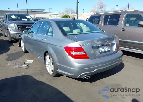 2012 Mercedes-Benz C 250 Sport из США, поврежденный, VIN WDDGF4HB1CA621908